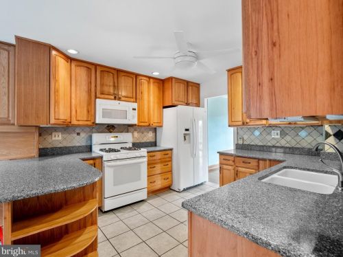 4900 Herkimer St, Annandale, VA 22003-5138