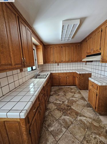 2257 Vegas Ave, Hayward, CA 94546-6358