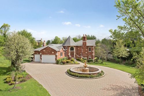 8 Woodland Dr, Lemont IL  60439-9312 exterior
