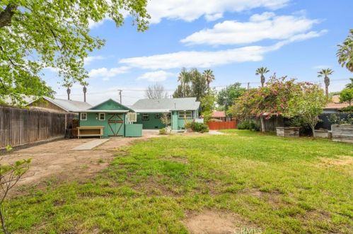 5766 Grand Ave, Riverside CA  92504-1300 exterior