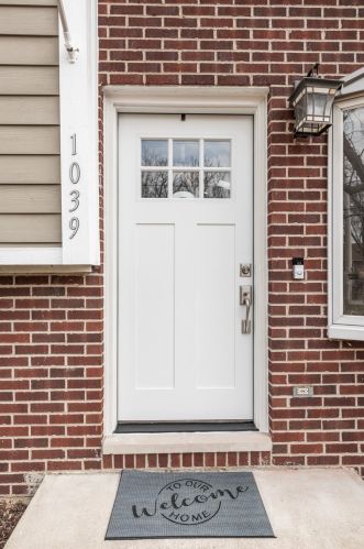 1039 Riverside Dr, Elmhurst, IL 60126-4942