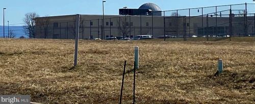 118 Un Rdg Dr, Charles Town WV 25414-4937 exterior