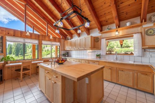 13308 Ski Slope Way, Truckee CA  96161-7005 exterior