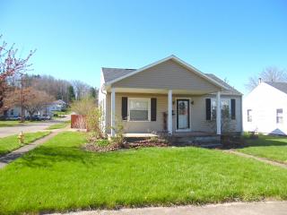 1555 Hay Ave, Coshocton, OH 43812-1442