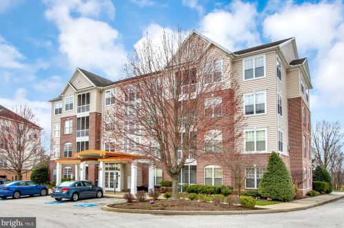 1010 Crest Way, York, PA 17403-9122