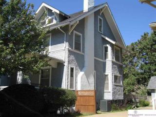 3812 Davenport St, Omaha, NE 68131-2322