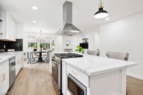 915 Alta Vista Dr, Vista CA  92084-5517 exterior