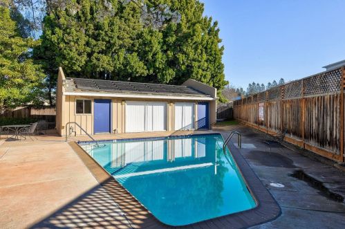 1921 Rock St, Mountain View CA  94043-2548 exterior