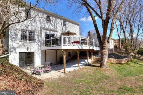 8801 Arley Dr, Springfield VA  22153-1502 exterior