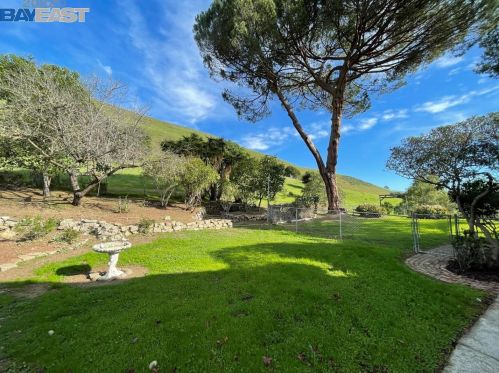 32099 Chicoine Ave, Hayward, CA 94544-7730