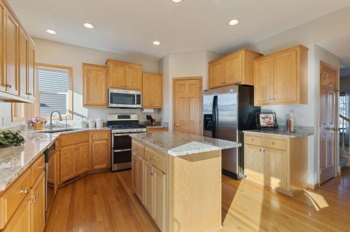 920 Drew Dr, Saint Paul MN  55129-6900 exterior