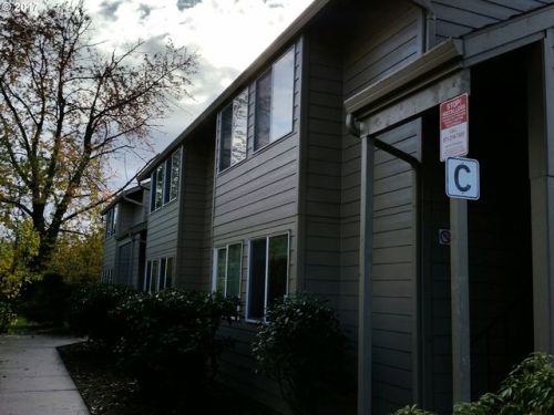 1040 Park Ave, Woodburn, OR 97071-3844