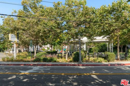 1520 Columbia Dr, Glendale CA  91205-3508 exterior