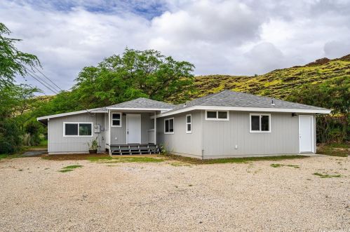 86121 Puhawai Rd, Nanakuli, HI 96792-2714