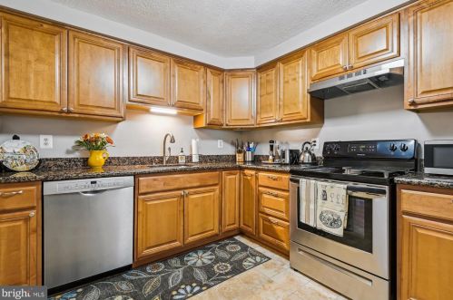 6239 Blue Dart Pl, Columbia MD  21045-4454 exterior