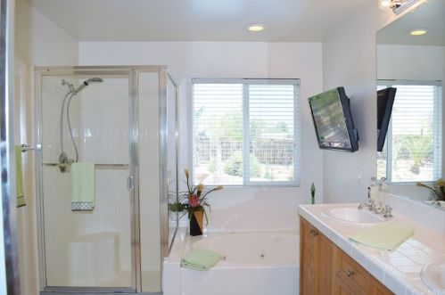 12722 Royal Palm Ln, Riverside CA  92503-7077 exterior