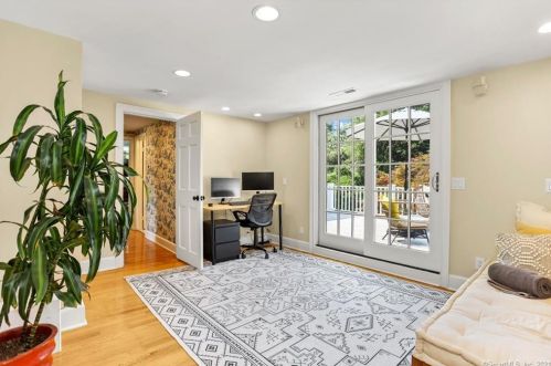 46 Pine Hill Ave, Norwalk CT  06855-2810 exterior