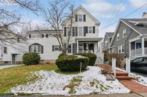 11 Carteret Pl, Nutley, NJ 07110-2207