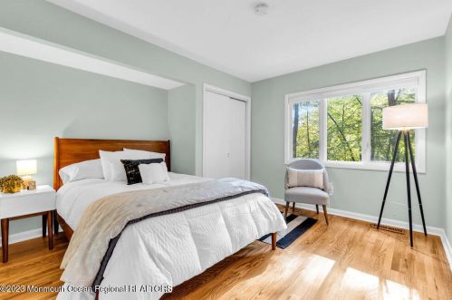 10 Lefferts Ct, Middletown NJ  07748-3031 exterior