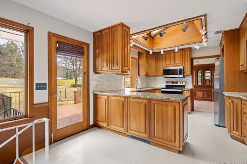 1510 Sullivan Ave, Wapping CT  06074-2711 exterior