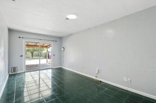 7501 Creston Ln, Austin TX  78752-1324 exterior