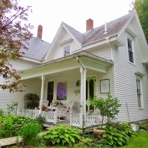 25 School St, Vinalhaven, ME 04863-4116