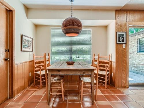 2700 Dunbarton Dr, Austin TX  78723-2235 exterior