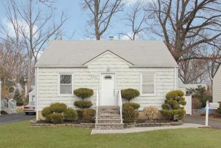 650 Summit Ave, Kenilworth, NJ 07033-1819