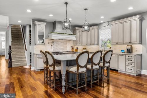 114 Kings Hwy, Tavistock NJ 08033-1981 exterior