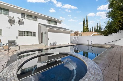 1851 Greenbriar Rd, Glendale CA  91207-1064 exterior