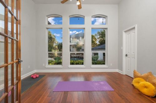 8009 Dark Vly Cv, Austin TX 78737-3520 exterior