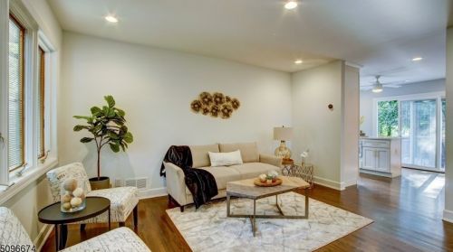 22 Freeman Pl, Town Center, NJ 07052-4405