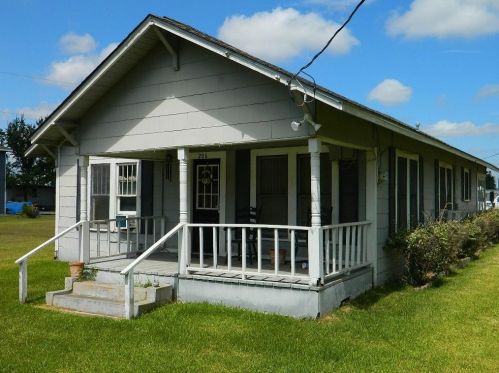 206 Trinity St, Vanetia, TX 77865-4446