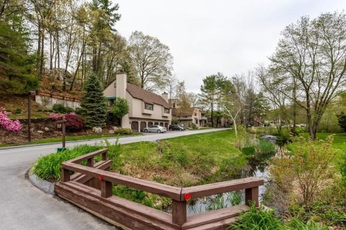 20 Mallard Dr, Farmington, CT 06032-8000