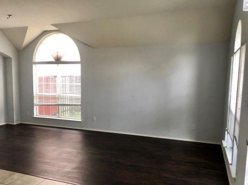 10017 White Ln, Irving TX  75063-5937 exterior