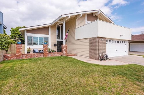 4657 Candleberry Ave, Seal Beach, CA 90740-3033