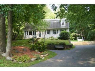 26 Farmer Rd, Windham, NH 03087-2369
