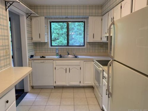 6 Shagbark Ln, Woodbury, CT 06798-3206