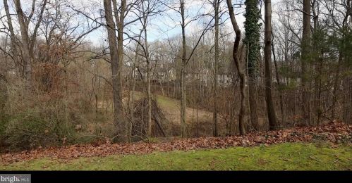 9733 Lakepointe Dr, Springfield VA  22015-1881 exterior