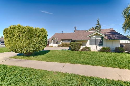 18471 Minuet Ln, Anaheim, CA 92807-1136