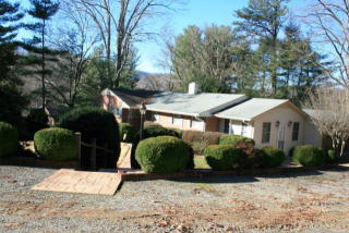 118 Mountain View Hts, Stuart, VA 24171-1535
