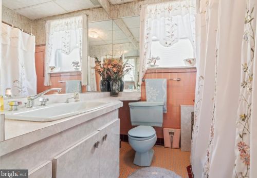 2320 10th St, Philadelphia PA 19133-1538 exterior