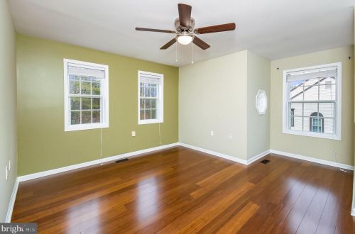 11806 Critton Cir, Woodbridge VA  22192-1047 exterior