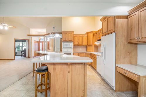 55384 Falling Water Dr, Elkhart IN  46514-0074 exterior