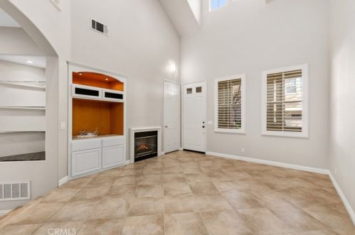 61 Burlingame, Irvine CA  92602-1004 exterior