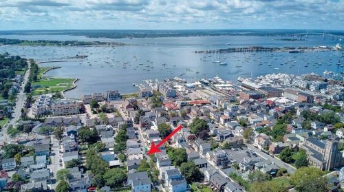 15 Dean Ave, Middletown, RI 02840-3405