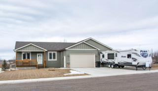 916 23rd St, Dickinson, ND 58601-2729