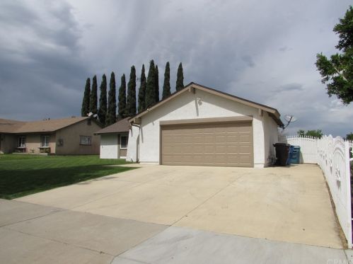 9445 Hobart Dr, Riverside, CA 92503-1108