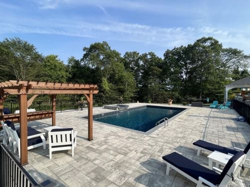 76 Mustang Dr, Upper Stepney CT  06468-1371 exterior