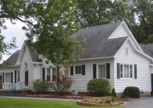 300 Plum St, Brownsville, IL 62821-1633